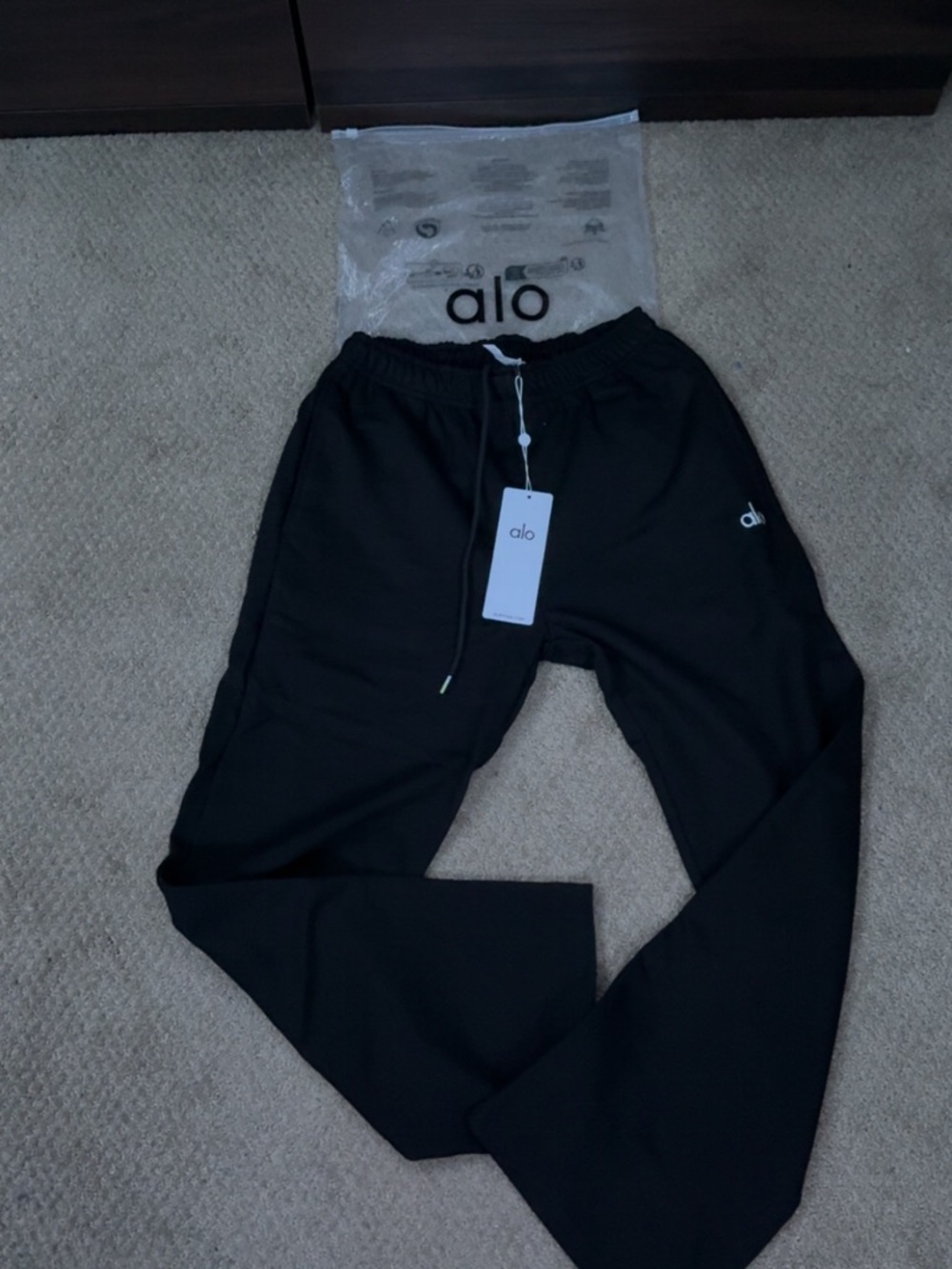 Brand New- Black alo straight leg pants
